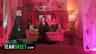 Whitney Wright - Whitney Wright - Do You Want Spend Halloween With In Her Creepy House? Comment Below - upornia.com