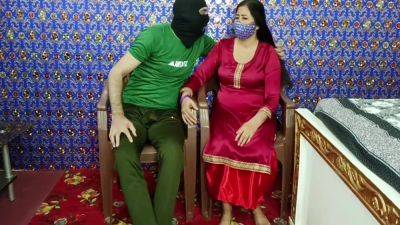 Indian Desi Aunty Caught My Dick And Sucking It In Waiting Room - hclips.com - India