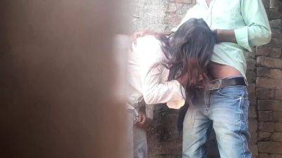 Desi stepdaughter caught with neighbor in backyard - drtuber.com - India