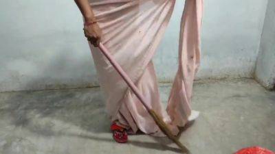 Naukarani Ki Ghodi Banaa Ke Choda Desi Beautiful Indian Maid Fucked By Boss In Doggy Style At Home With Clear Hindi Audio - upornia.com - India