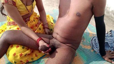 Marwari Bhabhi Massaged The Dick And Had Fun By Drinking The Juice From The Dick - hclips.com