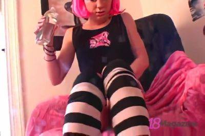 C Candy Crush And Candy Elektra In Tiny Tits Bates Her Bare Box In Goth Outfit! - hclips.com