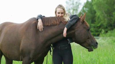 Beauty The Real Roxy Foxs Cowgirl Video - hclips.com