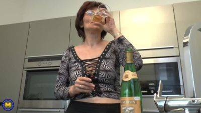 Ivette: Amateur Mature Brunette in Stockings, Masturbating with Champagne - porntry.com