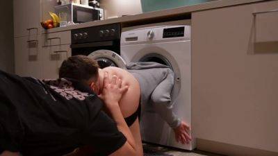 Fucking Stepsisters Ass While She Stucks In The Washing Machine - hclips.com