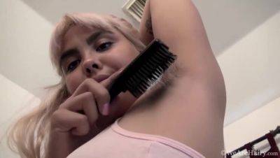 Candy Wallace Grooming Her Hairy Areas - veryfreeporn.com