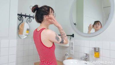 Orgasming In The Shower With Angel S - hotmovs.com