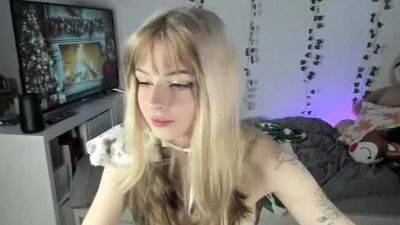 Queen_Of_Rainbow webcam video from Stripchat [December - drtuber.com