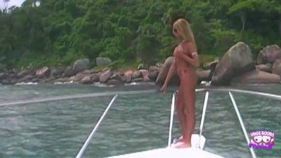 A Tanned Big Ass Of A Seductive Blonde Shakes While Receiving A Thick Dick - hotmovs.com