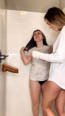 Lavinia lesbian in shower dildo blowjob xxx onlyfans porn - drtuber.com