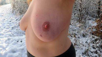 Topless Titslapping While Hiking Trough The Snow - videomanysex.com