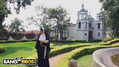 Yudi Pineda, the naughty nun, gets her ass smashed by priest in HD! - sexu.com - Colombia