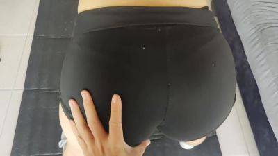 Novia De Mi Amigo Me Seduce Mientras Hace Ejercicio Y Me La Follo - hclips.com