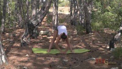 Dea Jehtor Solo in Nature - xxxfiles.com