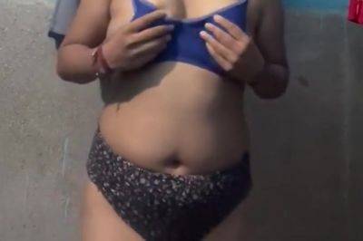 Desi Hot Bhabi Video Call Nude Shower .. Nahate Hue Bhabi Ne Banai Video Aur Chut Dikhai - desi-porntube.com