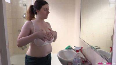 Robin Raine: Big Tits & Brunette in the Shower - porntry.com