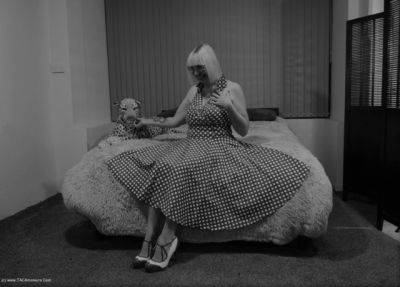 Fifties Housewife - hclips.com