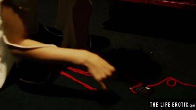 Watch This Kinky Asian Beauty Drink Her Own Hot Golden Pee - hotmovs.com
