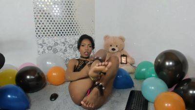 Lovely Feet And Delicious Pussy - hclips.com