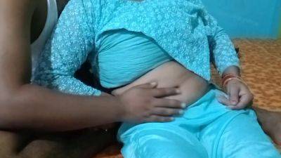 Devar Bhabhi - Hindi Sex - Devar Bhabhi And Hindi Sex In Romancing A New Girl In A Green Suit - desi-porntube.com - India