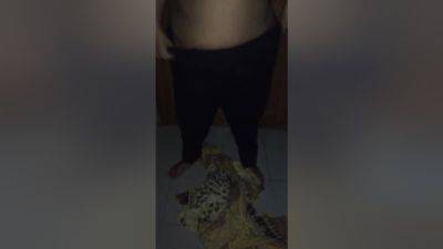 Kapade Padhate Hue Neighbor Aunty - Desi X Video - desi-porntube.com - India