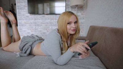 Verlonis - Step Sister Can't Resist Sucking Big Cock - porntry.com