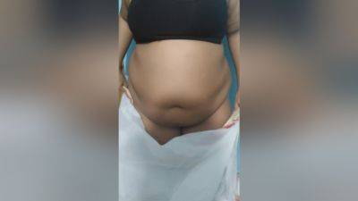 Desi Bhabhi Pahante Sari - Indian - desi-porntube.com - India