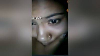 Cute Desi Chick Shows Her Boobs On Vc - desi-porntube.com - India