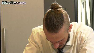 Bisexual IR skinny babe fucked in office MMF threesome - txxx.com