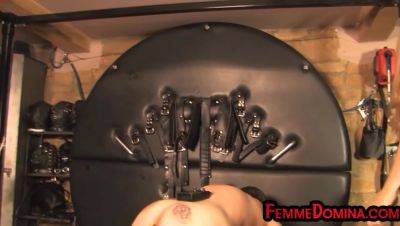 Leather BDSM domina whipping her sub in CFNM lesson - txxx.com