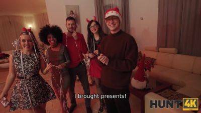 HUNT4K. Sexy Santa Sex - txxx.com