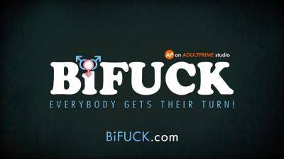 Sophia Locke - BiFuck Bar Hopping with Roman Todd, Sophia Locke, Brock Kniles - hotmovs.com
