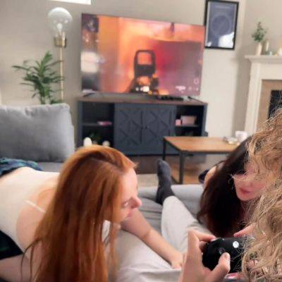 Gemma Wren Threesome While Gaming Video Leaked - drtuber.com