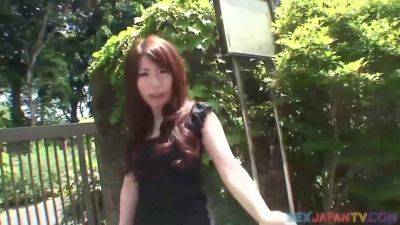 My Neighbor's Hot Asian Wife: Chillin' With Pretty Rie - hotmovs.com - Japan