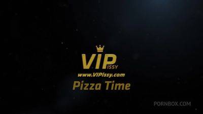 Pissy Pizza Time with Kattie Gold,Vinna Reed by VIPissy - PissVids - hotmovs.com