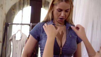 Gizelle Blanco - Gizelle Blanco - Don't Make It Awkward - porntry.com
