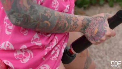 Lauren - Lauren: The Ink Land's Queen in Lingerie - porntry.com - Britain