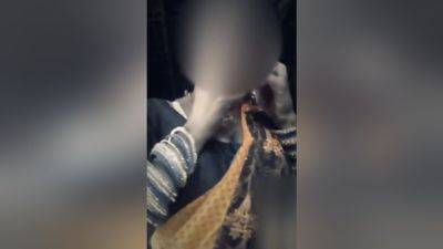 Indian Village Girlfriend And Boyfriend Whatsapp Video Calling Nude Saree Changing Big Boobs Padded White Bra Sex Video Call - desi-porntube.com - India