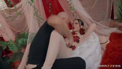 Lulu Chu - Lulu Chu's Hairy Lair of Lust - veryfreeporn.com