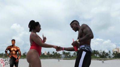 Bubble Butt Has A South Beach Hook-up For Some Bbc - Quincy Roee - hotmovs.com