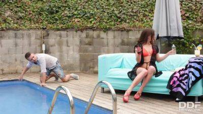 Evelina Darling - Evelina Darling: Outdoor Tryst with Pool Boy - porntry.com - Russia