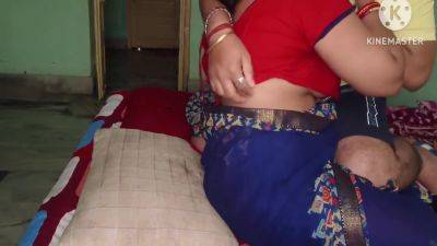 Horny Blonde - Babe With Huge Natural Ass In Red Saree - desi-porntube.com