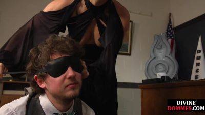 College domina pussylicked by blindfold sub while reading - hotmovs.com
