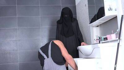 Valentina Ross - Male Helper Randy Gives Hand Job to Brunette Valentina in Niqab - porntry.com