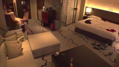 I put on a strap-on while sticking out my breasts and move it around the room. - senzuri.tube