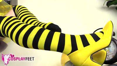 Cosplayer Lilith in a bee costume gets you hard with toes - hotmovs.com