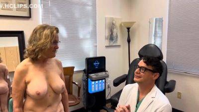 Mature Woman Nude While Doctor Explains Her Bodywork - hclips.com