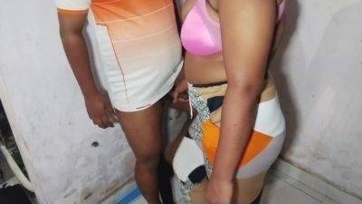 Devar Ne Bhabhi Ko Kapda Badalte Huye Dekha Phir Choda Khoob Maze Se With Devar Bhabhi - hclips.com