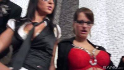 Emma Diamond & Leonelle Knoxville: Curvy Brunettes Share a Well-Endowed Man Before Heading to the Shops - xxxfiles.com