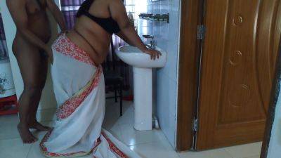 Indian Desi Milf Stepmom Fucked By Stepson In Hotel - desi-porntube.com - India